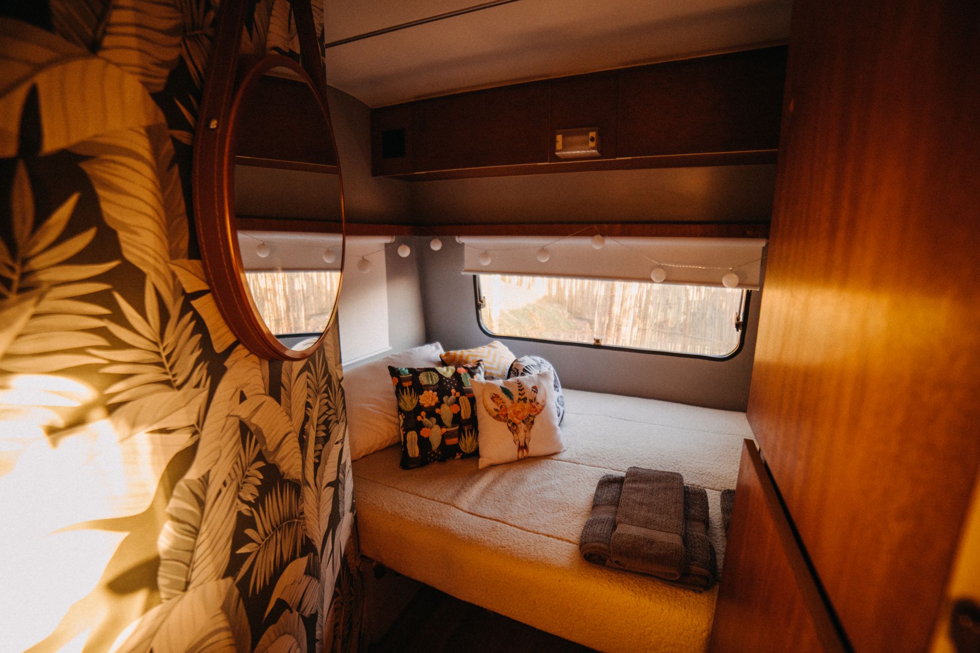 Gemütlicher Schlafplatz in einem Camper